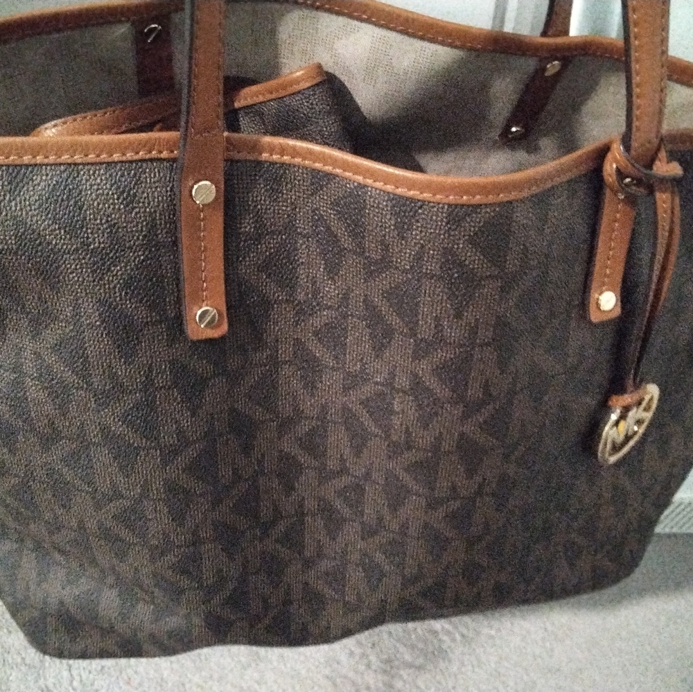 MKors LG tote